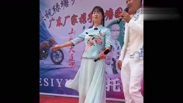 贵州山歌,小歌王吴佳琪精彩山歌表演,每个动作都像极了歌王陈俊