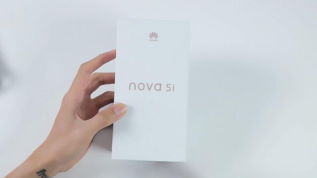 华为 Nova 5i开箱评测,麒麟710+挖孔屏+大内存