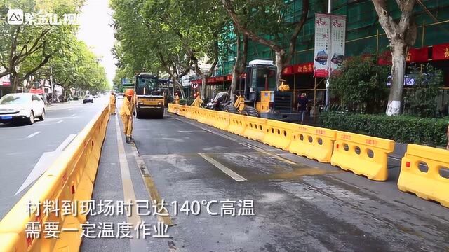 道路养护工人:地表温度超120℃,每天要喝4升水