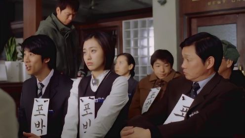 韩国警察模拟抢银行，场面一度极为尴尬，网友：像极了小孩过家家