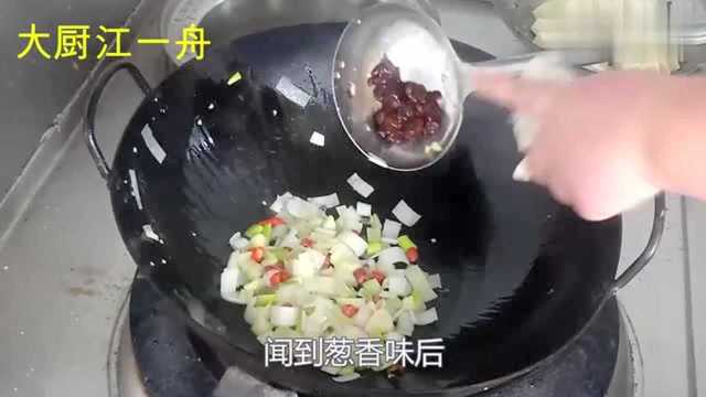 1块豆腐1根大葱,厨师长教你:宫保豆腐的做法,比宫保鸡丁还好吃