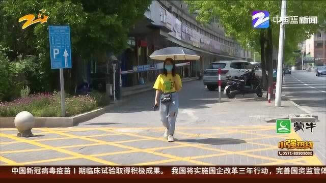 姑娘走进理发店 “稀里糊涂”又染又烫又办卡