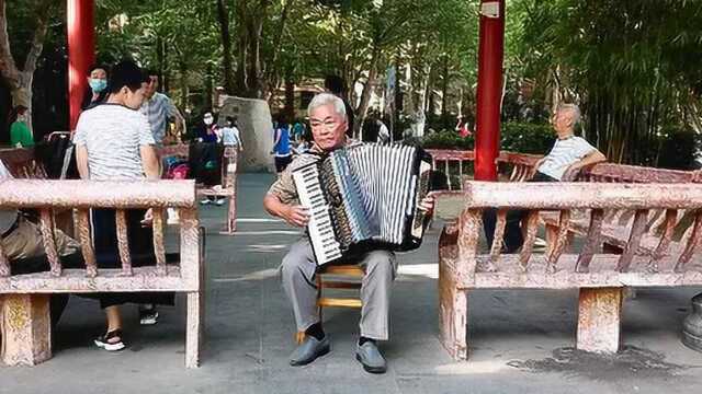 华师大俞教授演奏巜大海航行靠舵手》把我们带到毛主席时代纯真岁月里,唉一