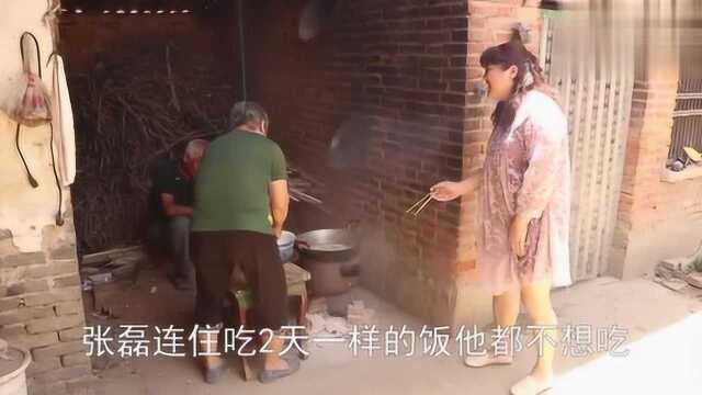 胖嫂两口子回娘家,老妈做了一大桌硬菜来招待,看看这待遇咋样?