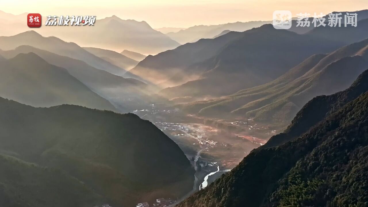 世外桃源!晨雾中的安徽群山雄奇壮丽