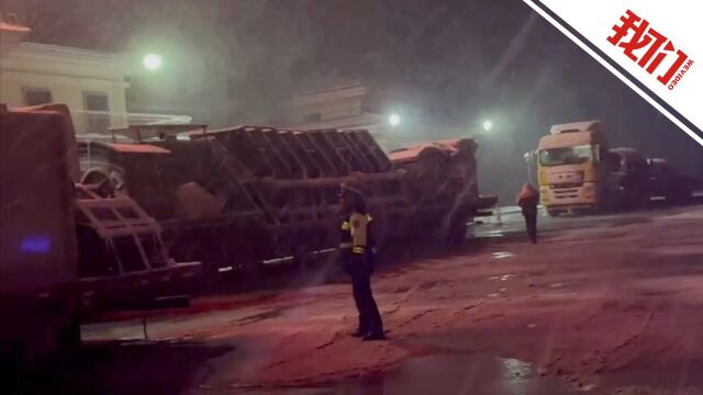 青海玛多县出现强降雪天气 交警连夜转移疏导30多车50余人