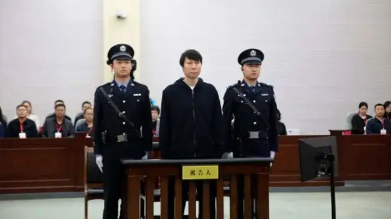 国足教练李铁落网细节曝光!上课仅5分钟被带走,东西全都没拿