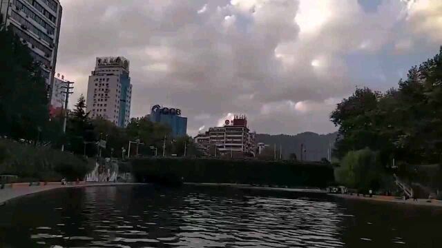 旅拍Vlog:遵义寻访三线建设工厂旧址,湘江边上看游泳,捞沙