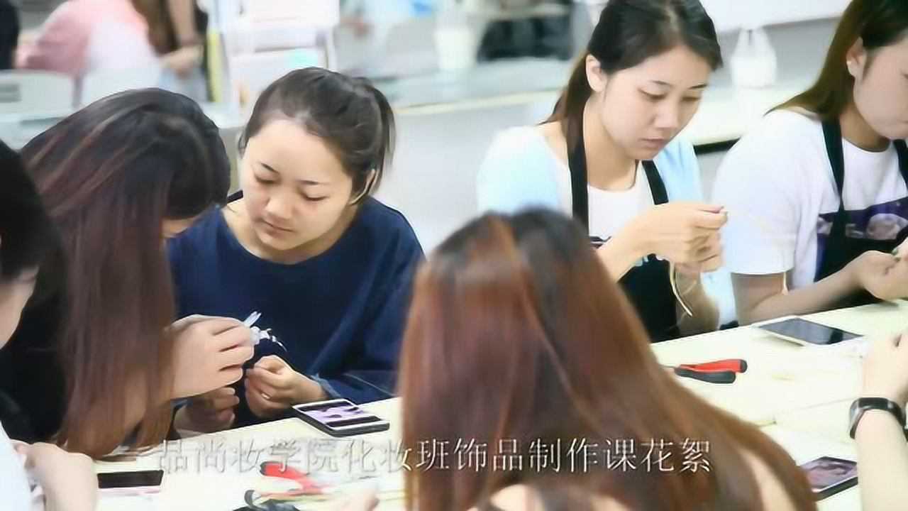 郑州化妆培训学校一品尚妆学院化妆班饰品制作课花絮