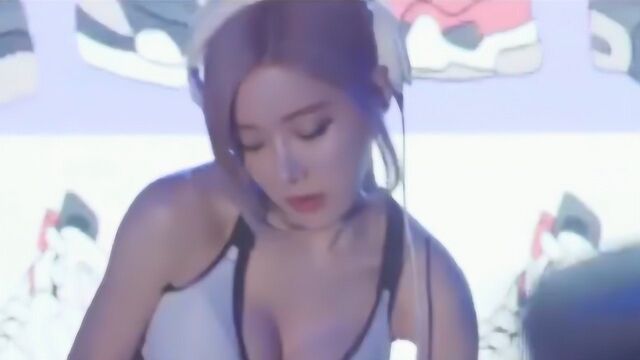 韩国第一DJ打碟女神Soda,身材火辣,甜美可人