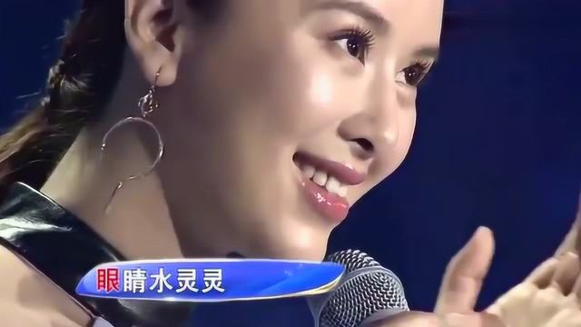 歌曲《风含情水含笑》演唱:王雅洁