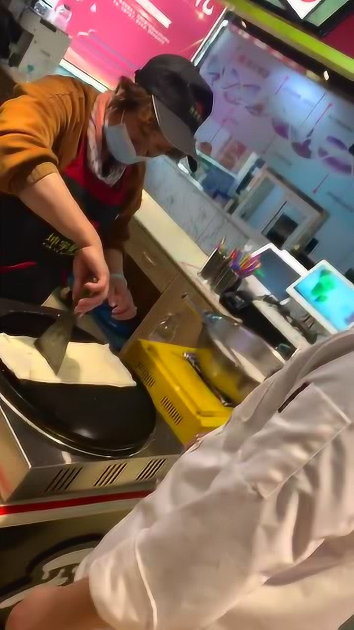 时小发煎饼果子彩色煎饼制作中是你喜欢的那种吗