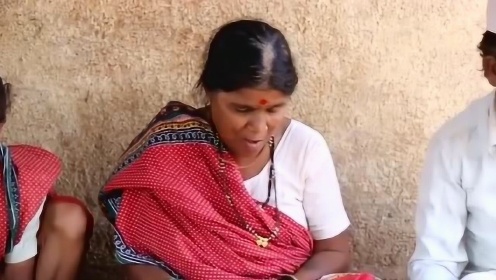 印度“水妻”的悲惨生活，不仅要忍让原配，还要每天为丈夫取水