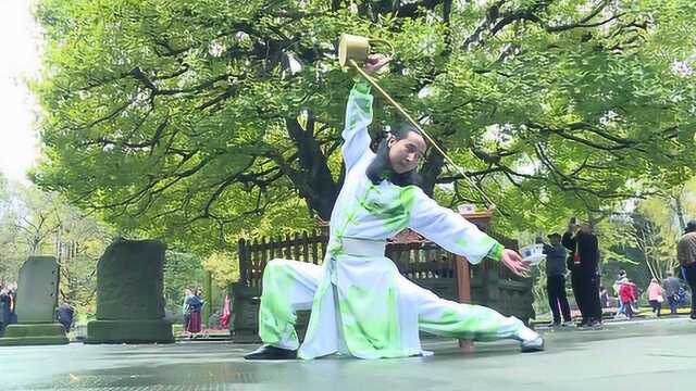 实拍成都青城山第一茶,玄门太极茶师秀“功夫”,现场演绎人生恰似茶中味