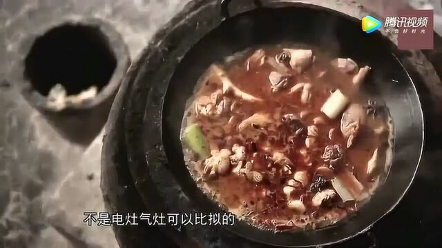 舌尖上的中国:最为外地人熟悉的徐州美食:地锅鸡!