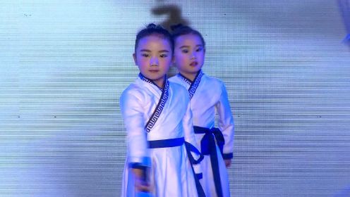 青少儿春晚-舞蹈《剑之韵》鄂州市优才幼儿园