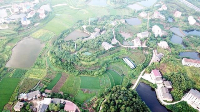 航拍衡阳市蒸湘区雨母山镇二塘村:山水田路相间,田园风光如画