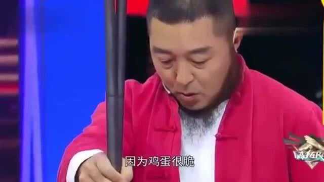 挑战不可能:4.6米长的铁筷子夹乒乓球,真的能成功吗?