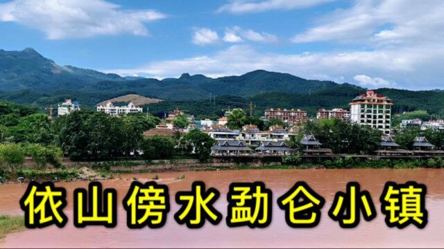 西双版纳勐腊县勐仑小镇,依山傍水很安静,品尝正宗的曼边小吃