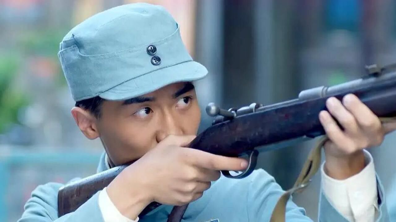 鬼子用狙击枪搞暗杀八路只用杆子枪而且不比敌人的大狙差