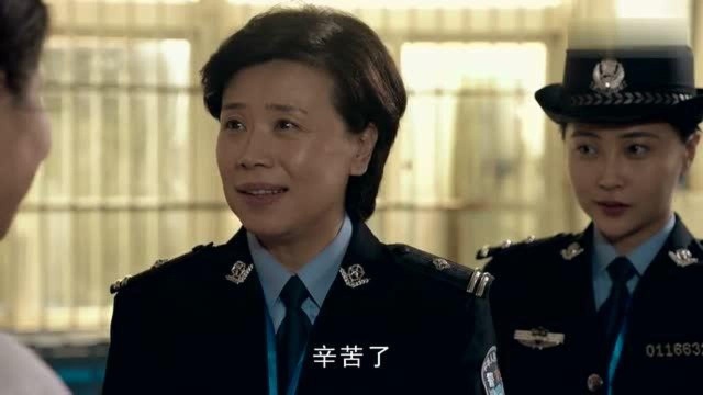 回家的路有多远:唐亚莉救人受伤!监区长在门外焦急等待!