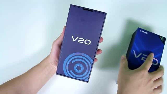 Vivo V20开箱,后盖颜值堪比旗舰手机