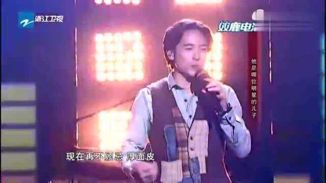 林德信表演歌曲串烧,不光歌唱得好,长得也帅气