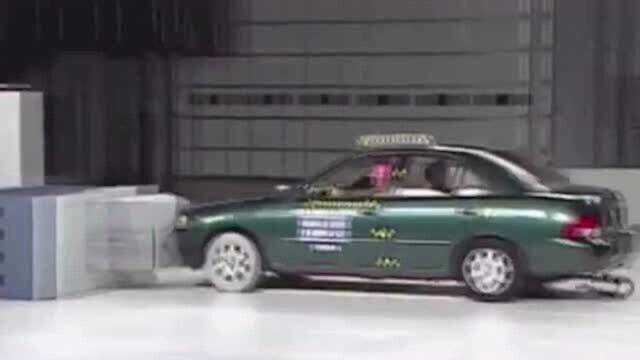 2000款日产Sentra碰撞测试