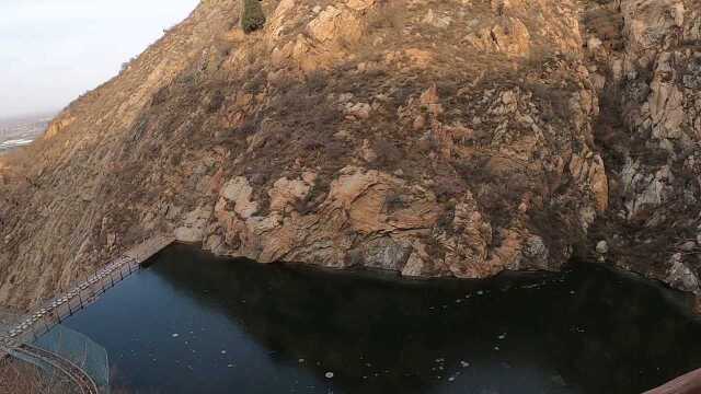 永济神潭大峡谷冬游记2:冰冻水库,阴阳石,登天云梯风景美如画