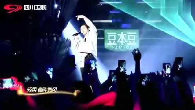 杜德伟现场演唱《情人》,经典歌曲,再听已是曲中人!