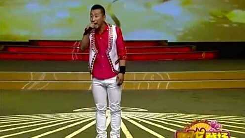 东北地地道道的二人转，小伙首唱一个靠山调，逗得大家拍手叫好！