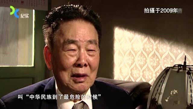 军乐队演奏《义勇军进行曲》,伴随着五星红旗的升起,打动着人心