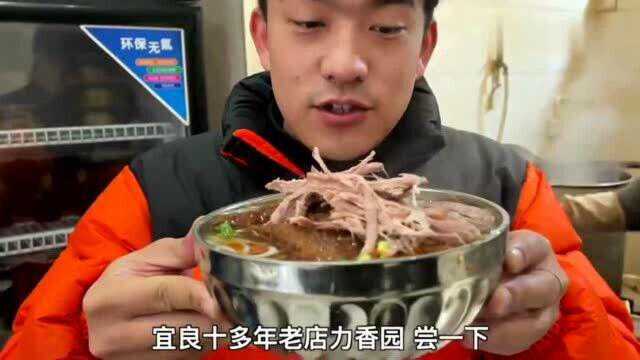 美食探店:宜良除了烤鸭,猪脚米线也是一大特色