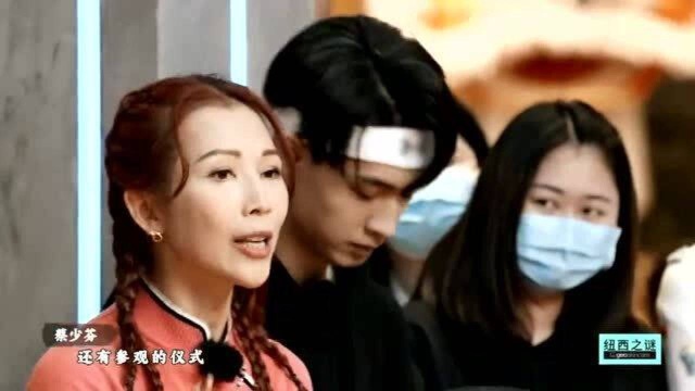 姐姐妹妹的武馆:大家带客人们在武馆参观