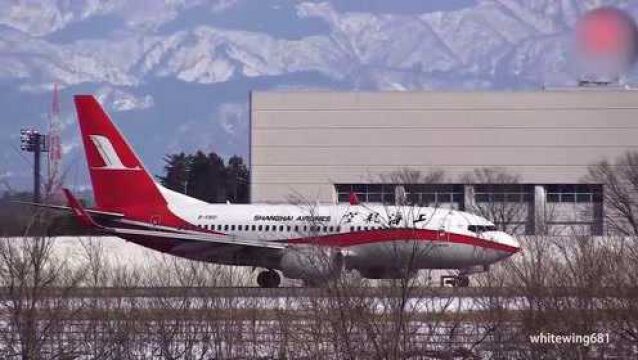 上海航空的波音7373700客机从日本富山机场起飞!