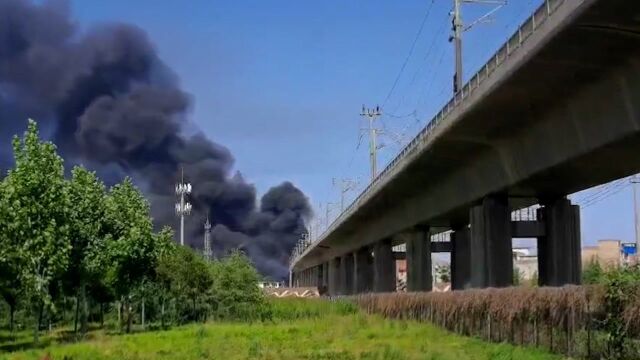 突发!徐兰高铁河南段沿线一建筑物着火,致部分列车晚点