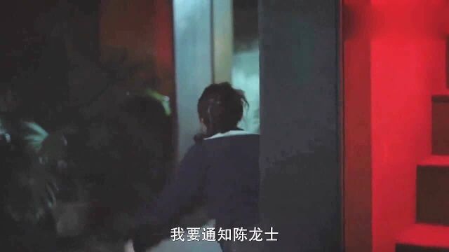 美女想通风报信,不料被恶鬼前后夹击,退无可退了