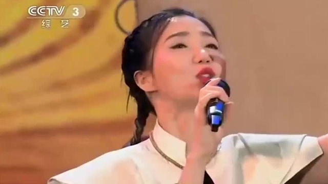 阿朵演唱《一人一花》,一开嗓就震撼全场