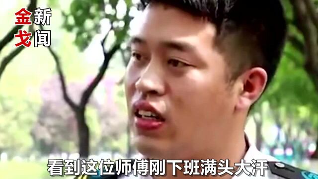 济南农民工怕弄脏座椅坐地上,公交司机一把扶起:脏了我擦就完事