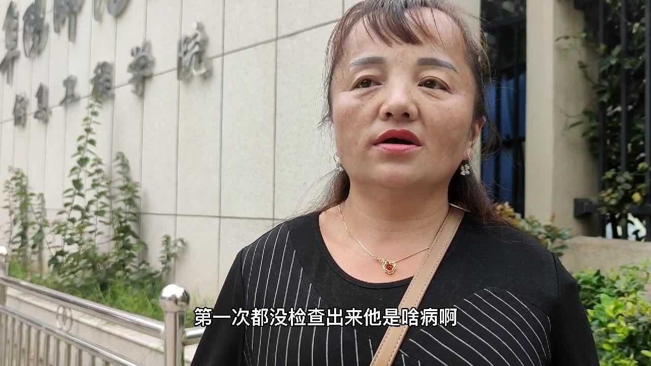 母亲放弃家庭到大学边打工边陪读,称帮瓷娃娃儿子完成心愿