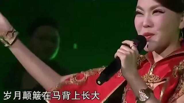 乌兰图雅《我的蒙古马》,大长腿实在太吸睛,好身材暴露无遗!