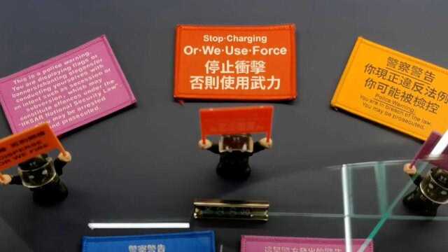 内地首家香港警务礼品店在重庆营业 印有香港警察标志T恤热销