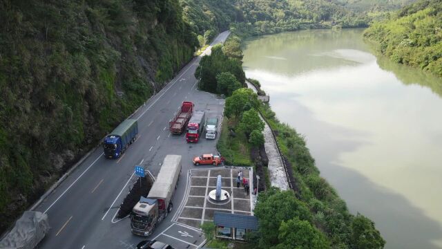 建瓯市国道205线徐墩路段一路生花