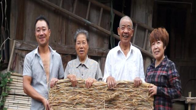 临海味道稿荐、蒲团和草鞋(杜崇建 周才双)