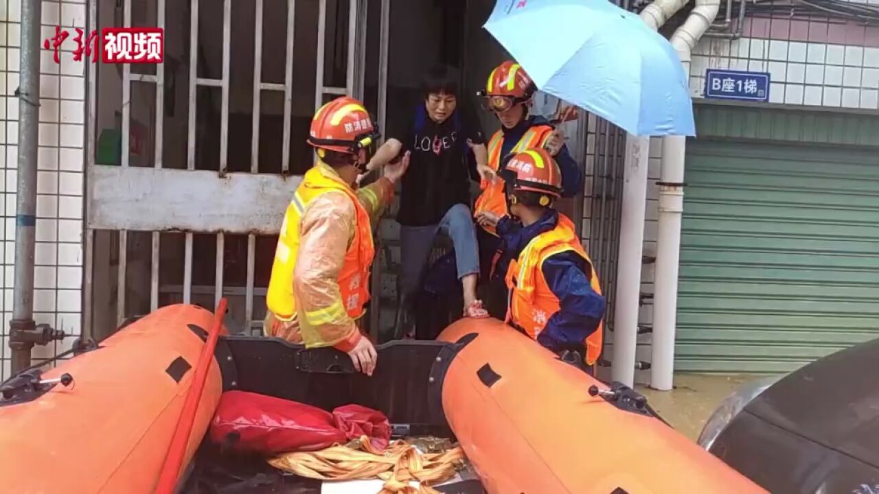 福建龙岩遭强降雨袭击内涝严重260余名被困群众迅速转移