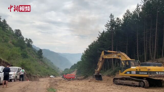 山西吕梁黑茶山自然保护区发生山火1500余人扑救