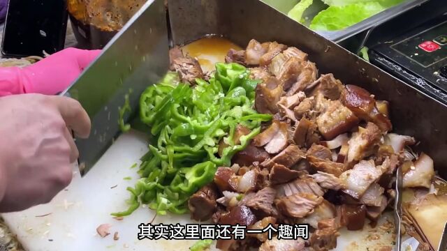 风味独特的老潼关肉夹馍 一桶腊汁走天下 食客排成长龙