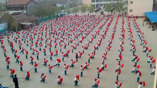 东明县第二实验小学2012.4.团体操