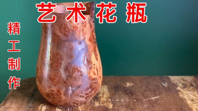 疤疤癞癞烂木头,精工制作成艺术花瓶,木纹太漂亮了.