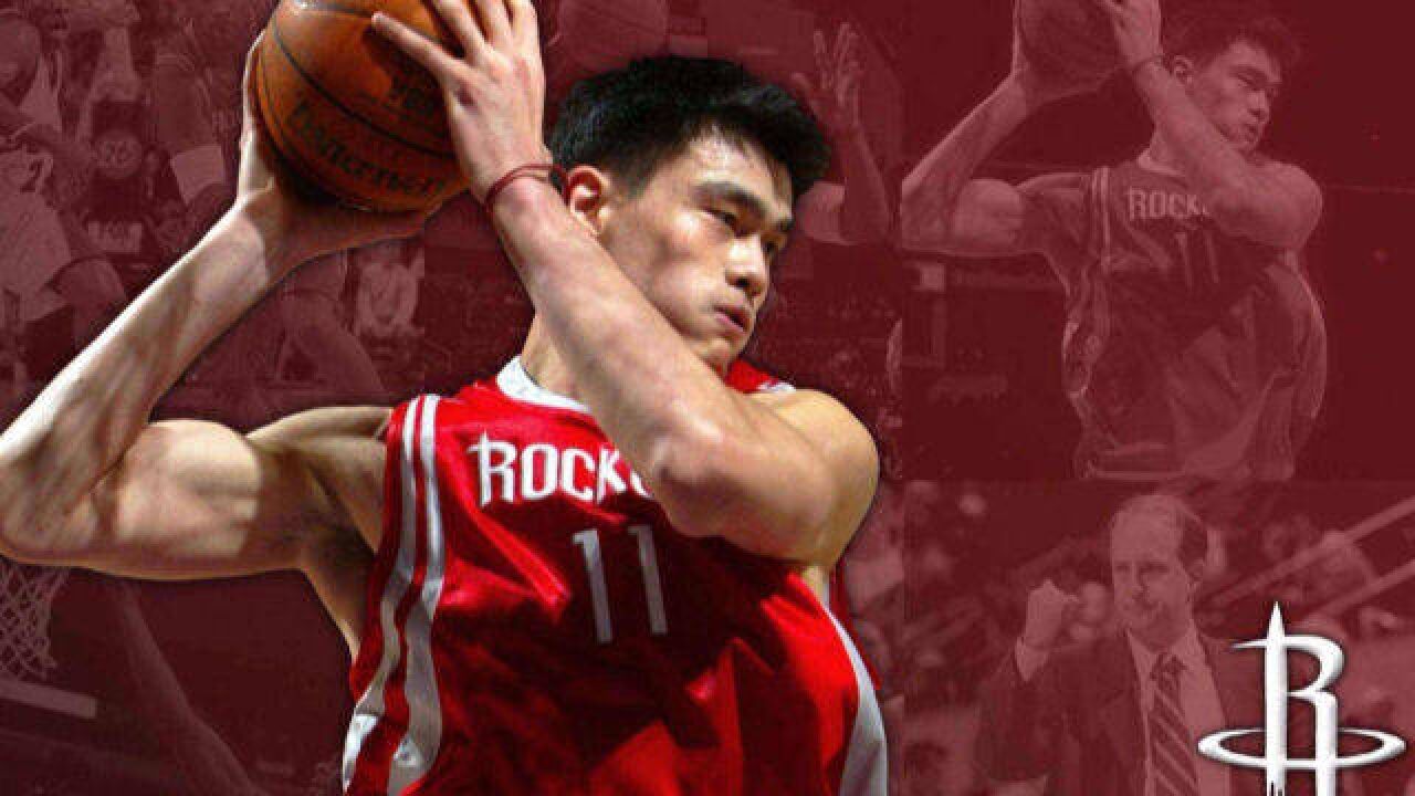 姚明42岁生日,奉上其NBA十佳球,重温中国巨人的NBA时刻